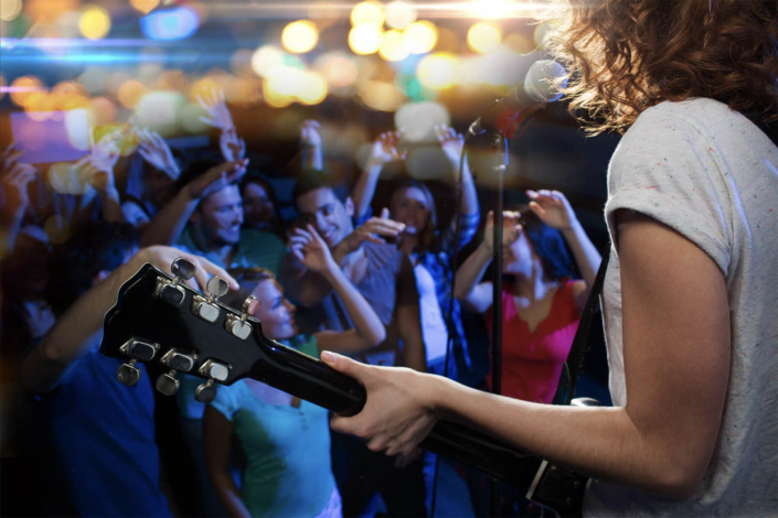 Band and Crowd_Cruisin' The Drag